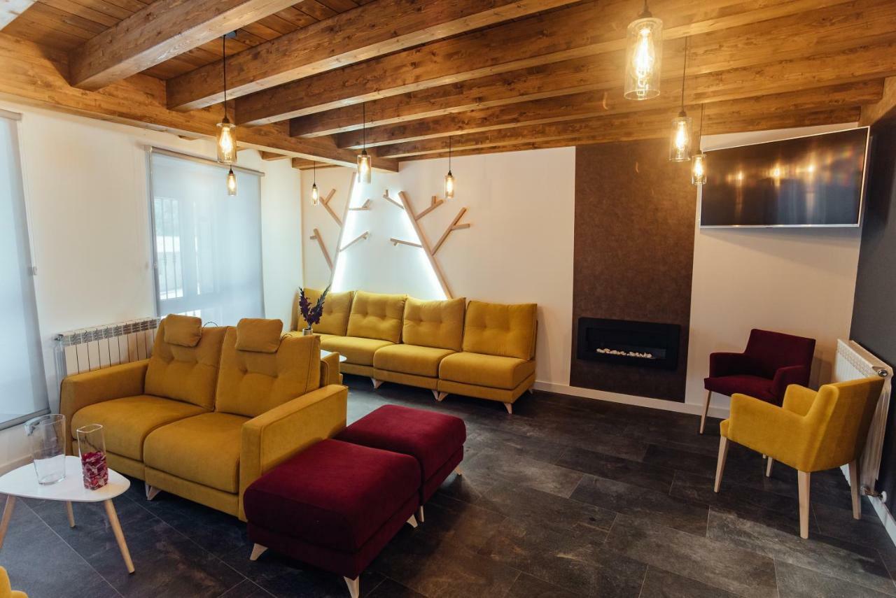 Hotel Rural Pinares De Soria モリーノス・デ・ドゥエロ エクステリア 写真
